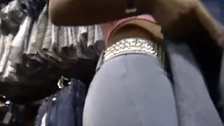 দুশ্চরিত্রা তার ধূসর পোশাকটি খুলে ফেলল বাংলা ইংলিশ সেক্স ভিডিও এবং তার নিতম্বগুলি দেখিয়ে চারদিকে উঠল