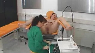 সৌন্দর্য পুরুষ লিঙ্গ উপর তেল ঢেলে, চুষা এবং এটি নতুন বাংলা সেক্সি ভিডিও তার গাধা প্রসারিত